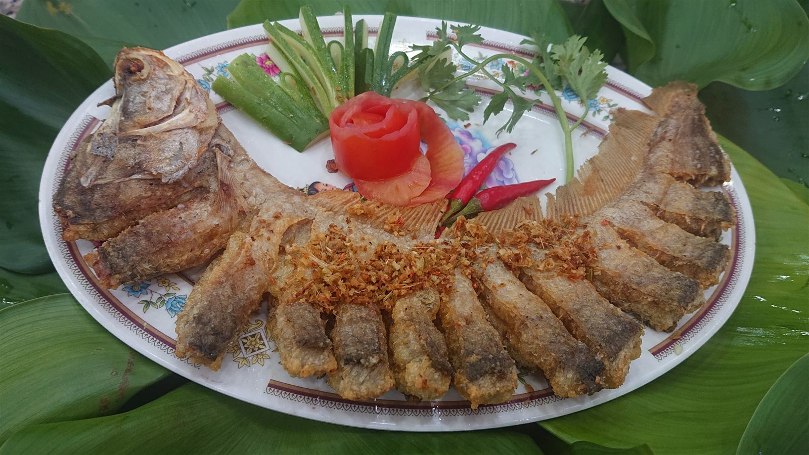 Dĩa cá thát lát rút xương chiên giòn